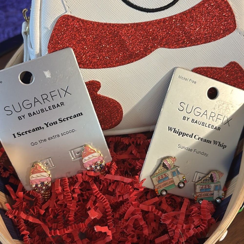 Festive Holiday Basket including 2 Baublebar earrings & Bath and Bodyworks bag - Picture 3 of 3
